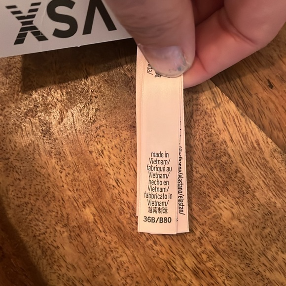 NWT Victoria’s Secret, VSX Sports bra, PINK sports bra, high support bra - Picture 4 of 5